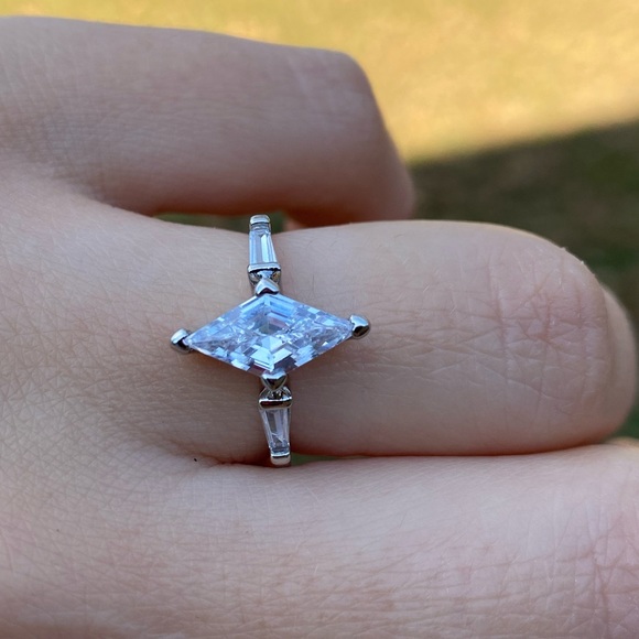 New Silver 925 Ring Creative Moissanite Gemstone - Picture 2 of 10